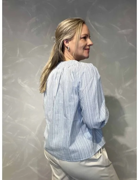 Bagside af blå stribet skjorte til kvinder – TIPPY