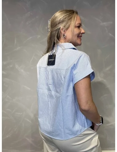 Bagside af blå stribet bluse til kvinder – TIPPY