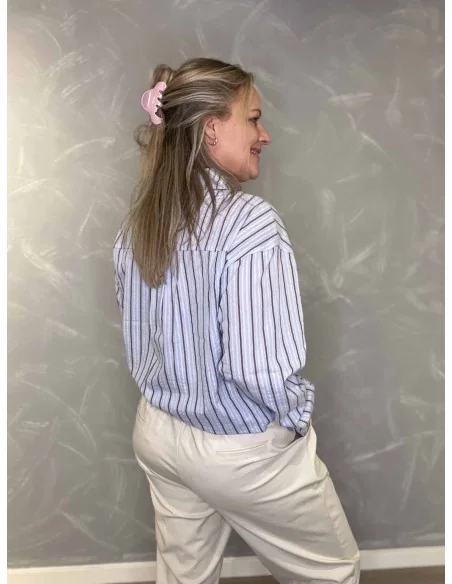 Bagside af blå classic stripe skjorte til kvinder – TIPPY