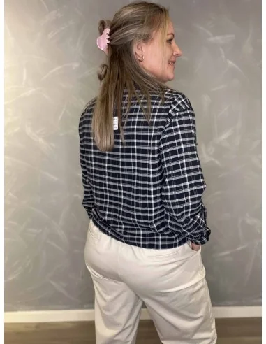 Bagside af navy ternet skjorte til kvinder – TIPPY