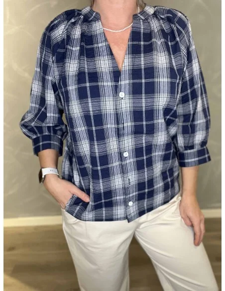 Nærbillede af ternet mønster på skjorte – TIPPY