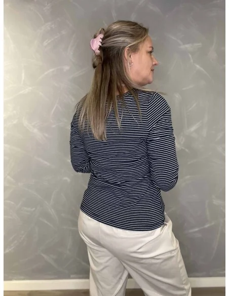 Bagside af navy/milk stribet t-shirt til kvinder – TIPPY