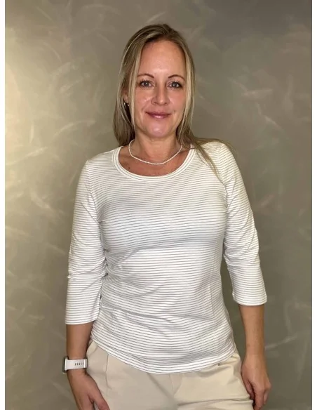 Milk/sky 3/4 ærmet stribet t-shirt til kvinder – Design by TIPPY