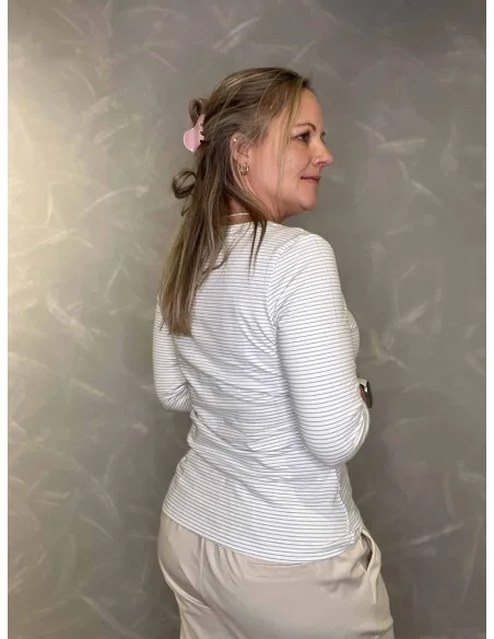 Bagside af milk/sky stribet t-shirt til kvinder – TIPPY