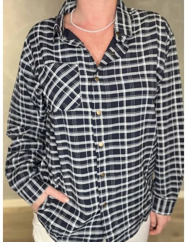 Trykknapper på navy ternet skjorte – TIPPY