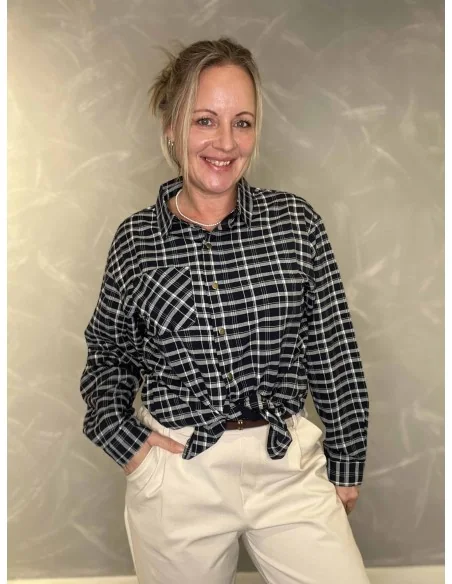 Navy ternet skjorte med trykknapper til kvinder – TIPPY