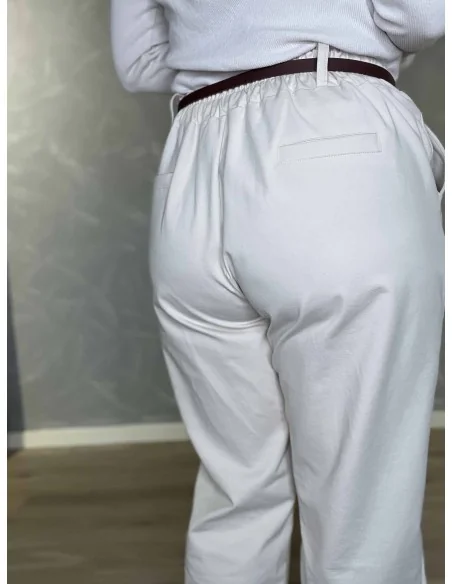 Nærbillede af elastik i lænden på business bukser – TIPPY