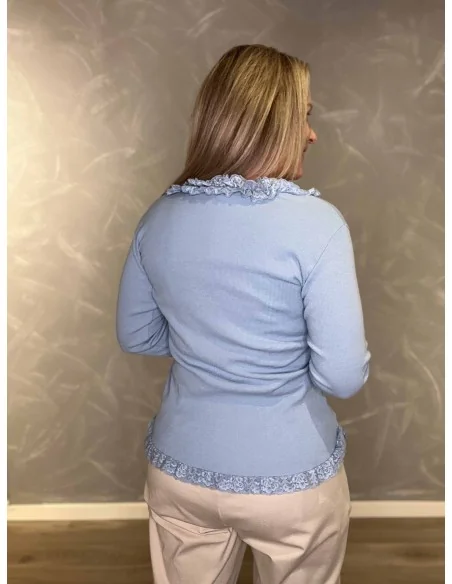 Bagside af sky rib bluse med blondekanter – TIPPY