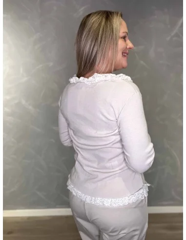 Bagside af beige rib bluse med blondekanter – TIPPY