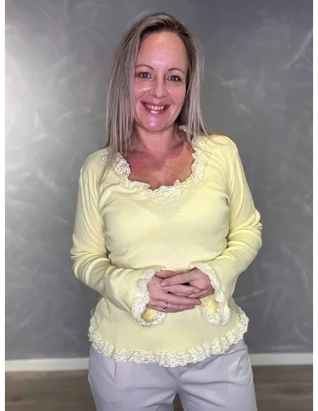 Gul rib bluse med blondekanter til kvinder – TIPPY Collection