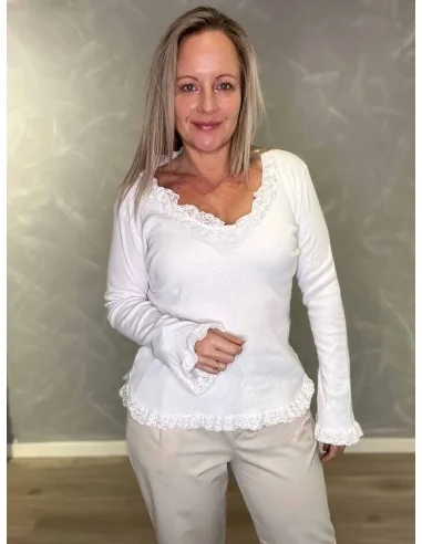 Hvid rib bluse med blondekanter til kvinder – TIPPY Collection