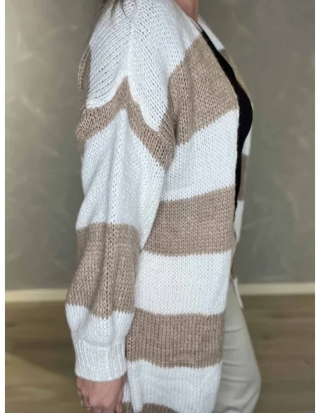 Nærbillede af strik på lang cardigan – TIPPY