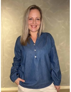 TIPPY | Bluse med broderet sommerfugl | Denim