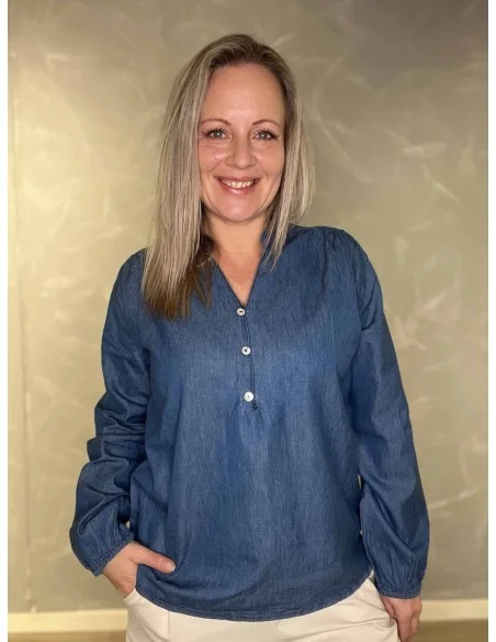 TIPPY | Bluse med broderet sommerfugl | Denim