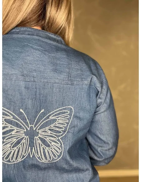 TIPPY | Bluse med broderet sommerfugl | Denim