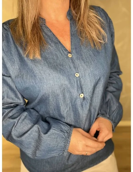 TIPPY | Bluse med broderet sommerfugl | Denim