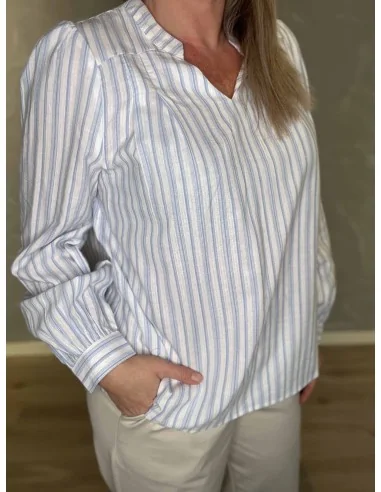 Nærbillede af stribet design på bluse – TIPPY
