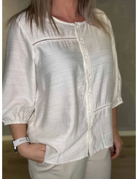 Stolpedetalje på off white skjorte – TIPPY