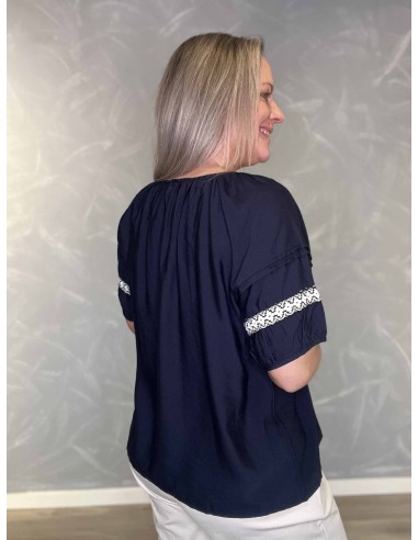 Bagside af navy bluse til kvinder – TIPPY