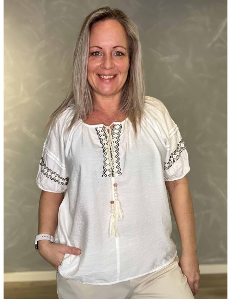 Hvid bluse med broderi til kvinder – TIPPY