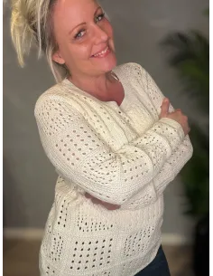 Milk-farvet hulmønstret strik fra Un Jour kollektionen med elegant design 2