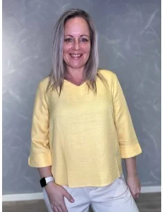 “Gul bluse med v hals og 4/3 ærme til kvinder – Design by Tippy
