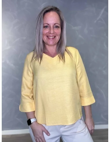 “Gul bluse med v hals og 4/3 ærme til kvinder – Design by Tippy