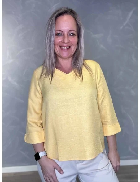 “Gul bluse med v hals og 4/3 ærme til kvinder – Design by Tippy