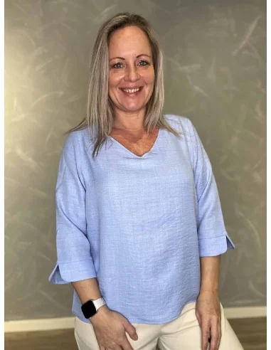 Sky bluse med v hals og 4/3 ærme til kvinder – Design by Tippy