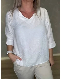 Hvid bluse med v hals og 4/3 ærme til kvinder – Design by Tippy 2