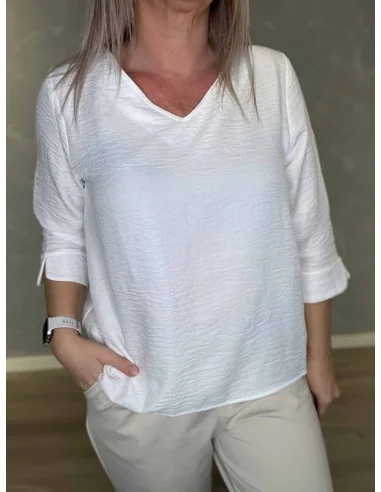 V hals på hvid bluse – TIPPY
