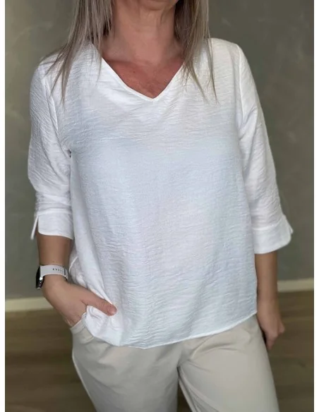 V hals på hvid bluse – TIPPY