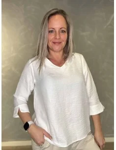 Hvid bluse med v hals og 4/3 ærme til kvinder – Design by Tippy