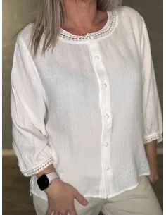 Hvid skjorte med broderet hals til kvinder – Design by Tippy 2