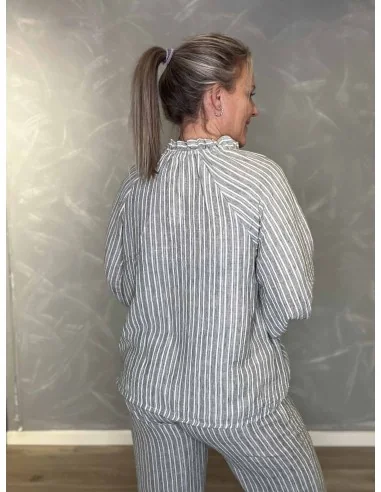 Bagside af sage grøn stribet bluse til kvinder – TIPPY