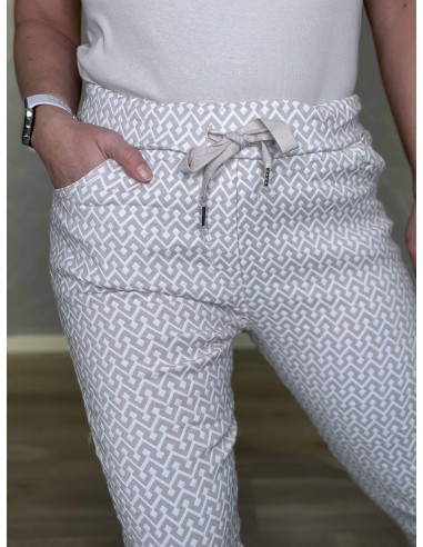 Zigzag mønster på beige bukser – TIPPY