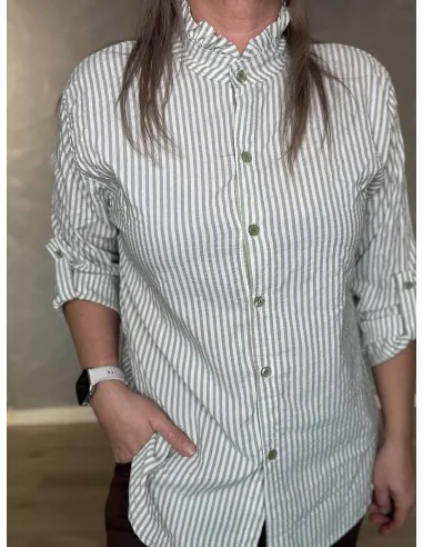 Flæsekrave på grøn stribet skjorte – TIPPY