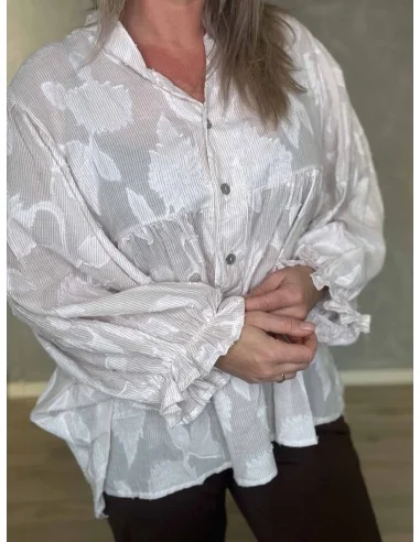 Nærbillede af let bomuldskvalitet på bluse – TIPPY