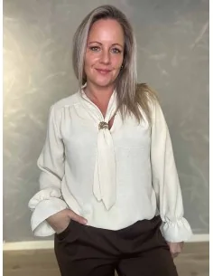 Sand bluse med smykkespænde ved v-udskæring til kvinder – Tippy Collection