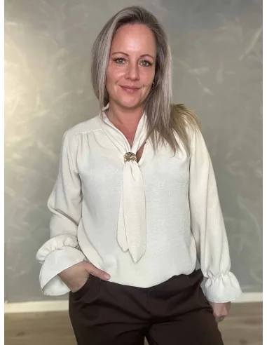 Sand bluse med smykkespænde ved v-udskæring til kvinder – Tippy Collection