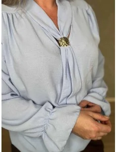 Sky bluse med smykkespænde ved v-udskæring til kvinder – Tippy Collection 2