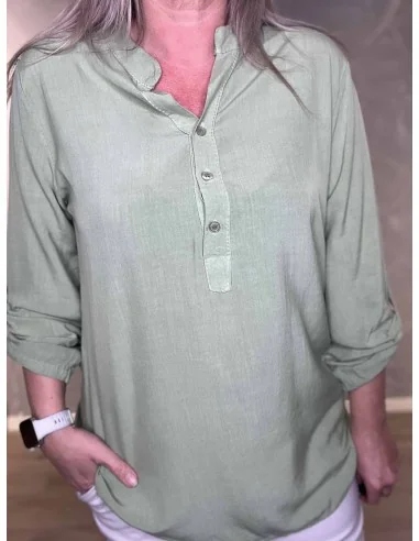 Knaplukning på grøn skjorte bluse – TIPPY