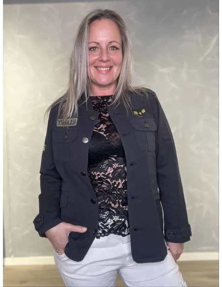 Sort army jakke med patches og brystlommer til kvinder – Design by Tippy