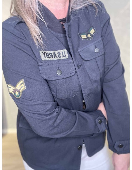 “Patches og brystlommer på sort army jakke – TIPPY