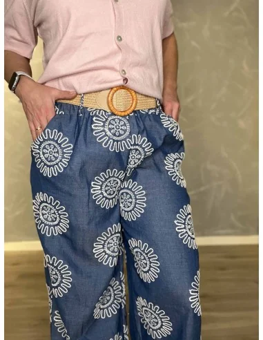 Broderi på blå viddede denim bukser med bælte – TIPPY