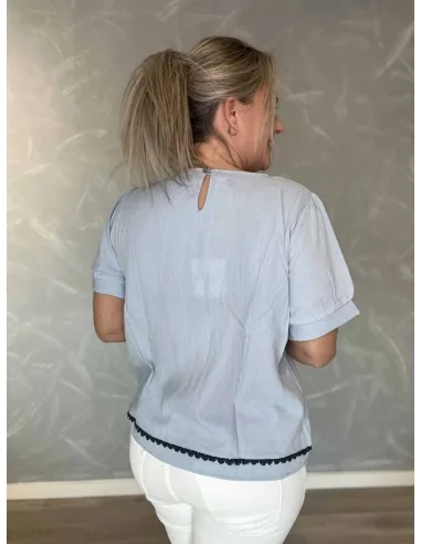 Bagside af sky bluse til kvinder – TIPPY