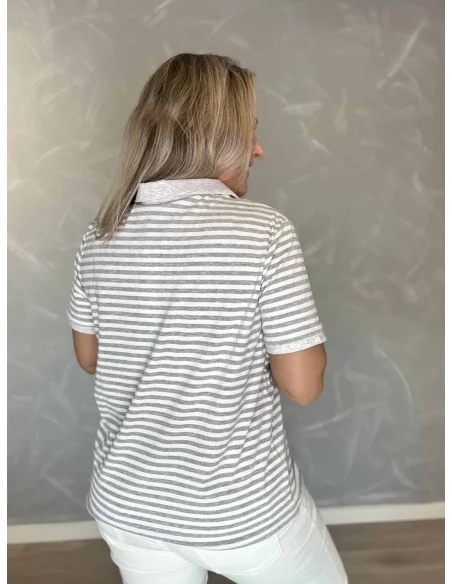 Bagside af lys grå polo til kvinder – TIPPY