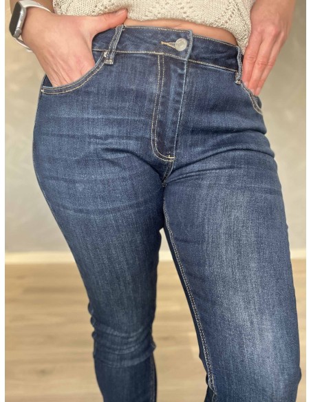 Nærbillede af denim stof på jeans – TIPPY