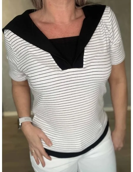 Nærbillede af stribet stof på bluse – TIPPY