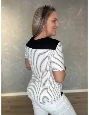 Bagside af hvid stribet bluse med matroskrave – TIPPY